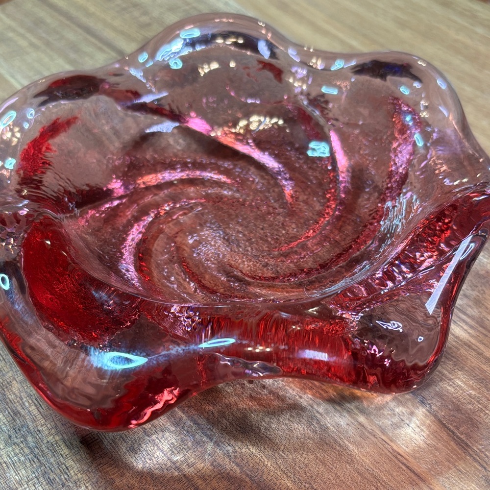Fenton cranberry swirl art glass bowl